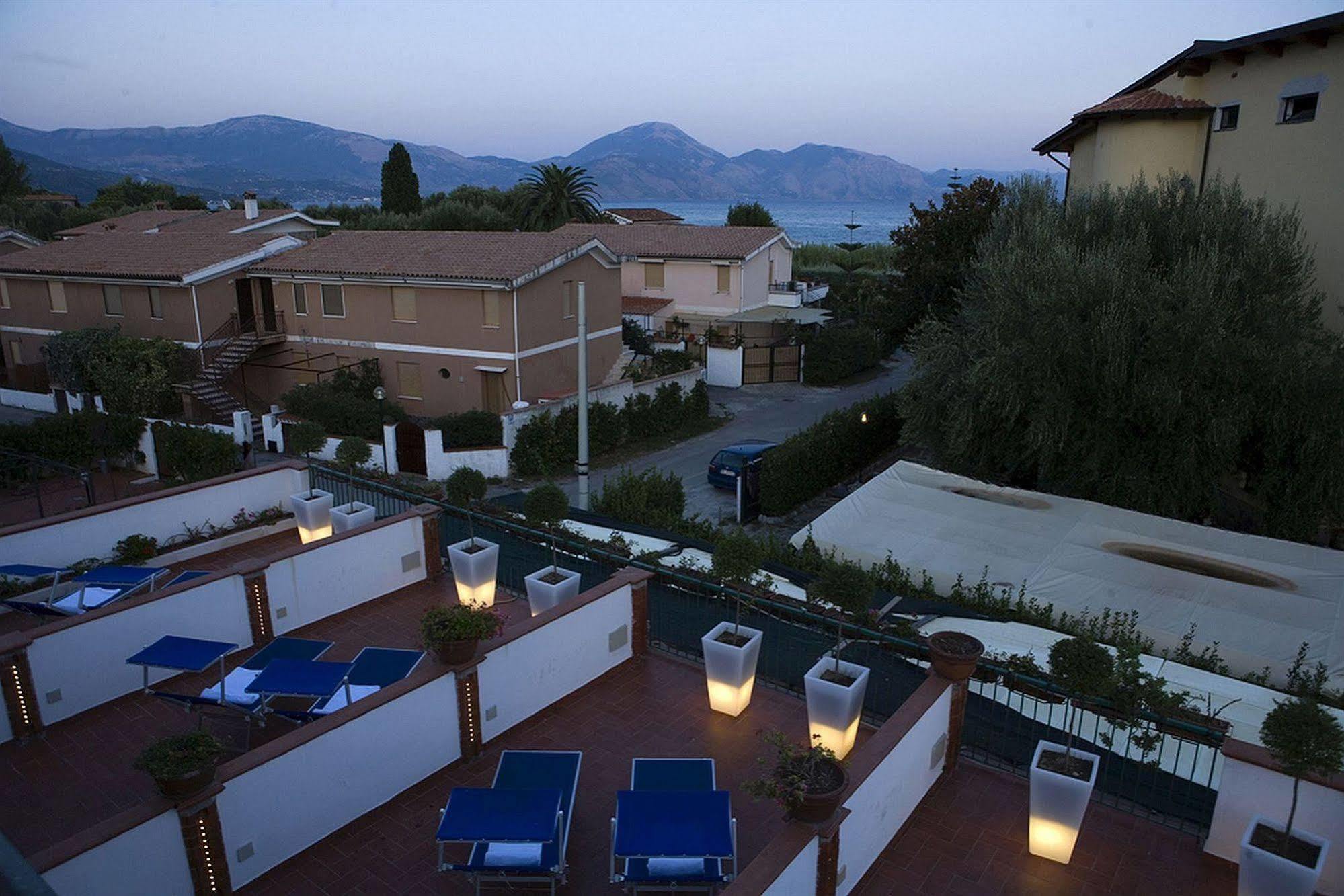 Hotel Ristorante Cavaliere Scario Exteriér fotografie